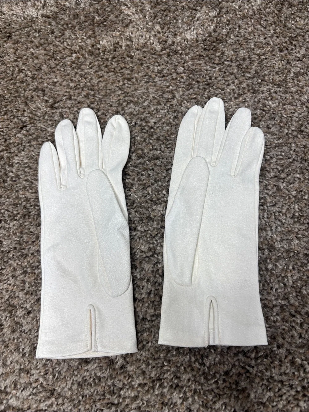 Vintage Crescendo Gloves white Sz 7 bracelet length MCM
